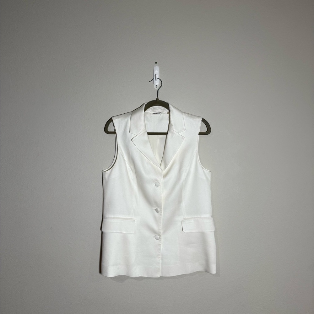 Elie Tahari White Sleeveless Blazer Top